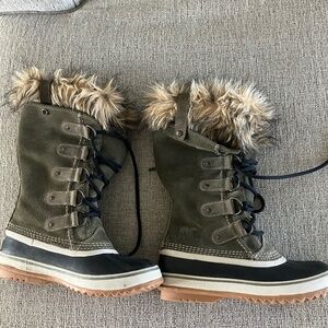 Like New Joan of Arctic Waterproof Sorel Boots